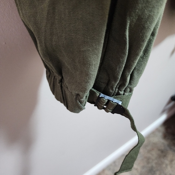 Fashion nova high waisted colorblock cargo pants color olive size Large - Picture 5 of 7